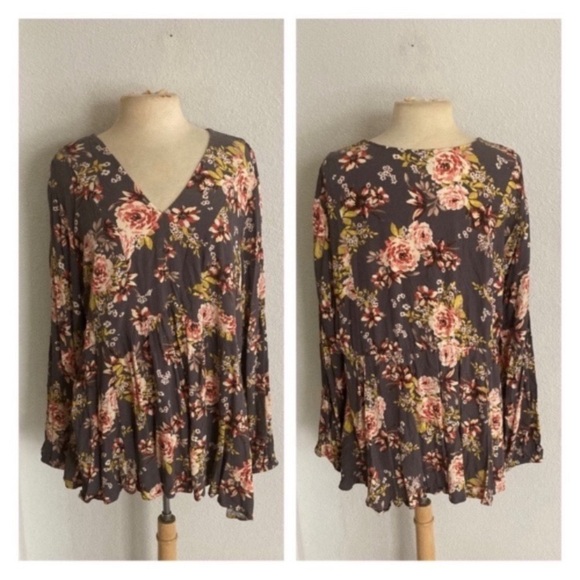 torrid Tops - ❤️$15 BUNDLE SALE WAS $26 Torrid gray floral blouse